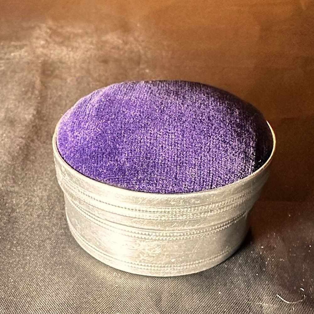 Vintage 1950s round pin cushion sewing tin complete with thread
